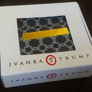 Ivanka Trump Small Trifold Women Wallet NWT